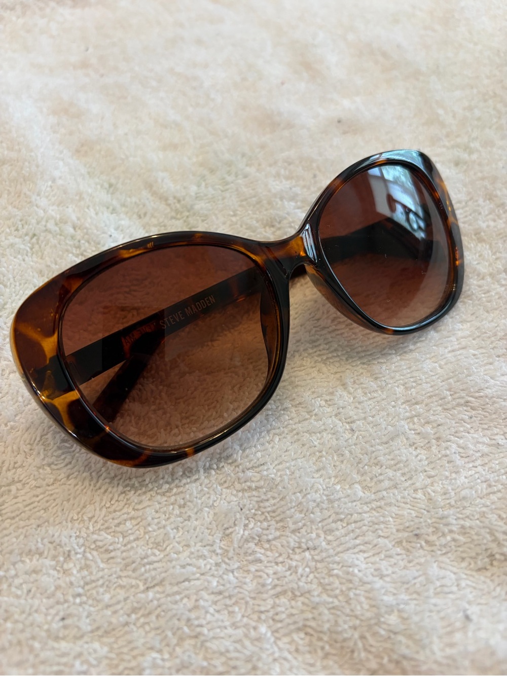 Steve Madden Tortoiseshell Oversized Sunglasses - Brown Lenses